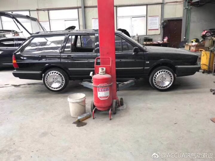 老車新玩法桑旅改裝氣動避震 貼地飛行