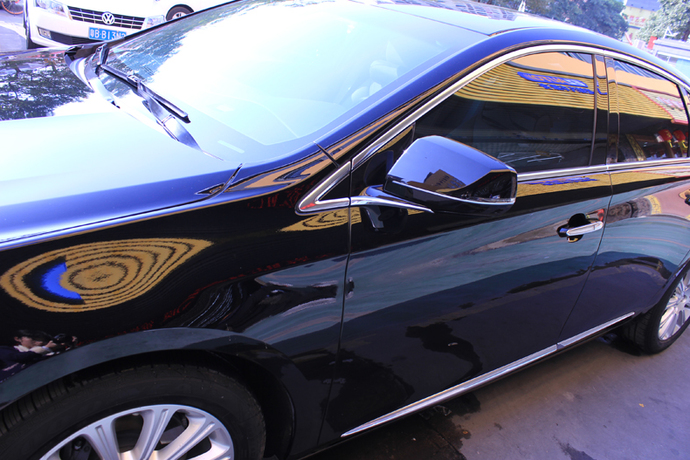 凯迪拉克全车漆面镀晶完成后左侧脸和后视镜镀晶效果图凯迪拉克全车