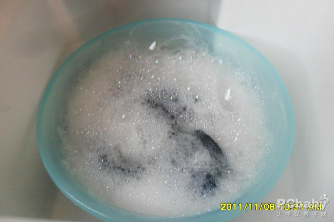 最后,要说一点不足:就是泡沫太丰富了,漂洗真的很难漂啊,比平时洗衣