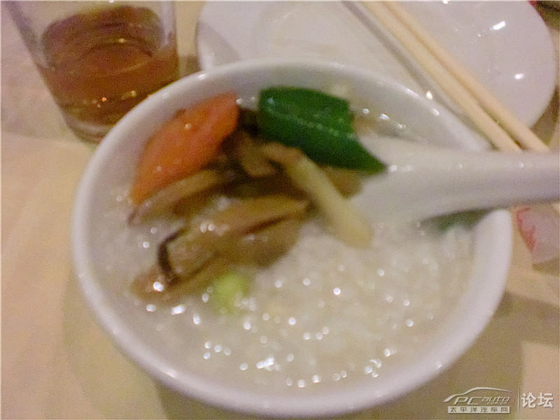 吃不惯无盐白粥,就加酸辣椒,大头菜一起! 后来还加酱油.
