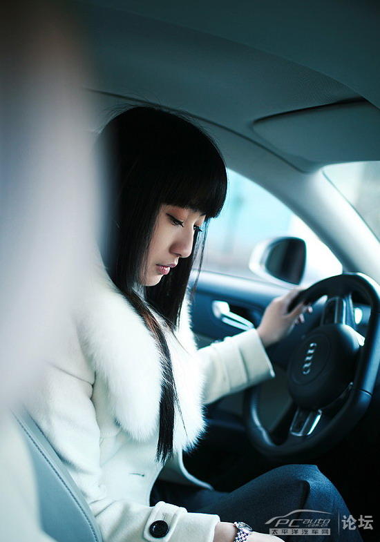 深冬诱惑 纯情少女牵手奥迪tt; 纯情少女牵手奥迪tt