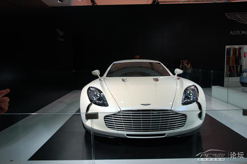 【上海车展最贵的跑车】4700万是个什么概念!实拍阿斯顿马丁one-77