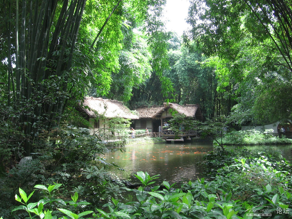 重建的"茅屋景区",重现了诗人故居的田园风貌,营造出浓厚的诗意