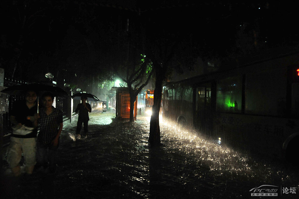 号外—广州滂沱大雨夜(10月13日)