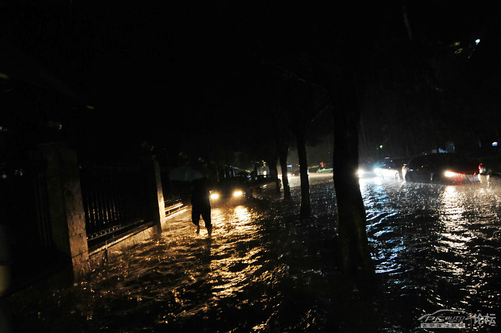 号外—广州滂沱大雨夜(10月13日)