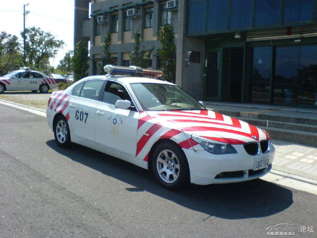 bmw 530i 台湾高速公路警车(警灯未搞好)