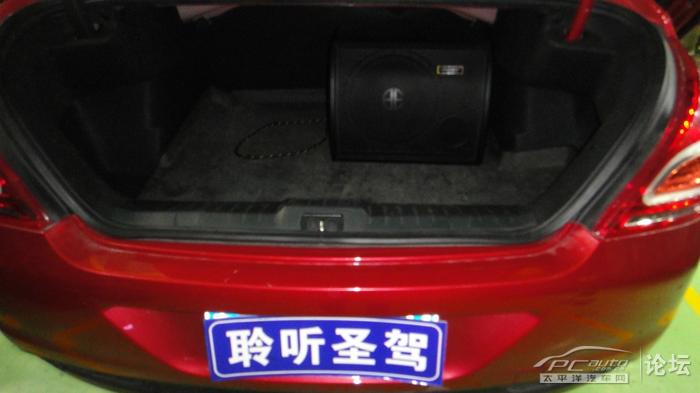 深圳聆听圣驾汽车音响改装店标致308音响改装高清图片