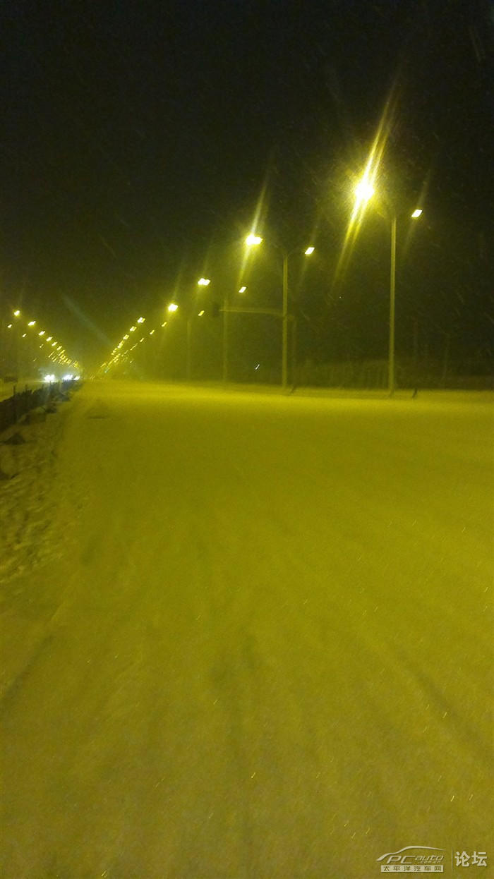 大雪纷飞的夜晚