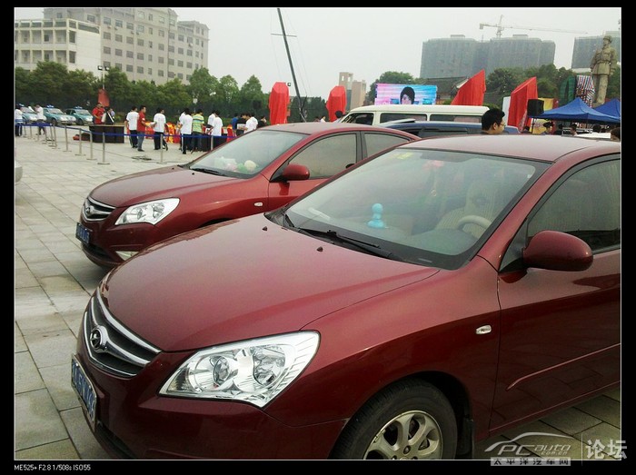 长沙现代车友会参加学习雷锋爱心送考