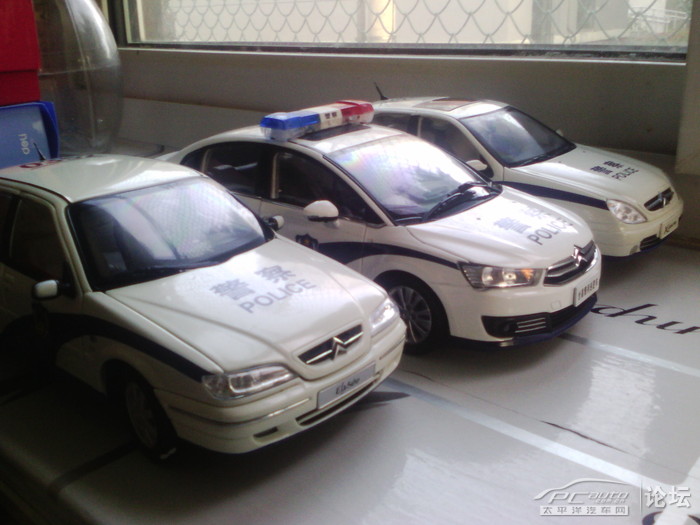 绝版世嘉雪铁龙警车家族和依维柯警车