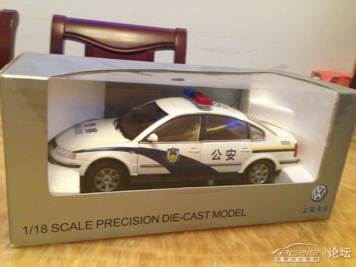 售原厂车模1:18帕萨特老款警车(已售)