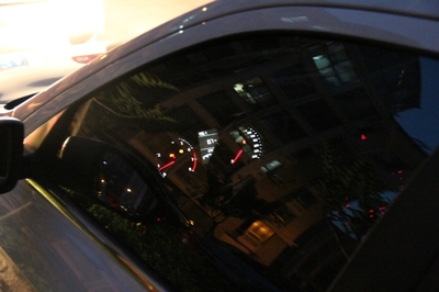 从外面看车内
