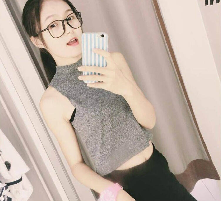 汕大校花秀美腿写真照 网友:真人版赤木晴子