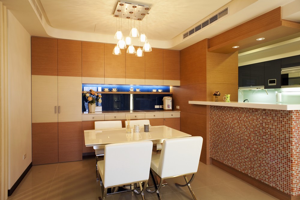 130平现代简约风格三居室餐厅装修效果图