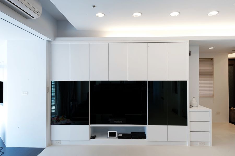 95平黑白简约二居室客厅背景墙电视墙设计效果图