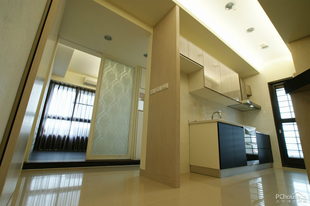 现代简约黑白三房一厅厨房玄关装修效果图_太平洋家居网图库