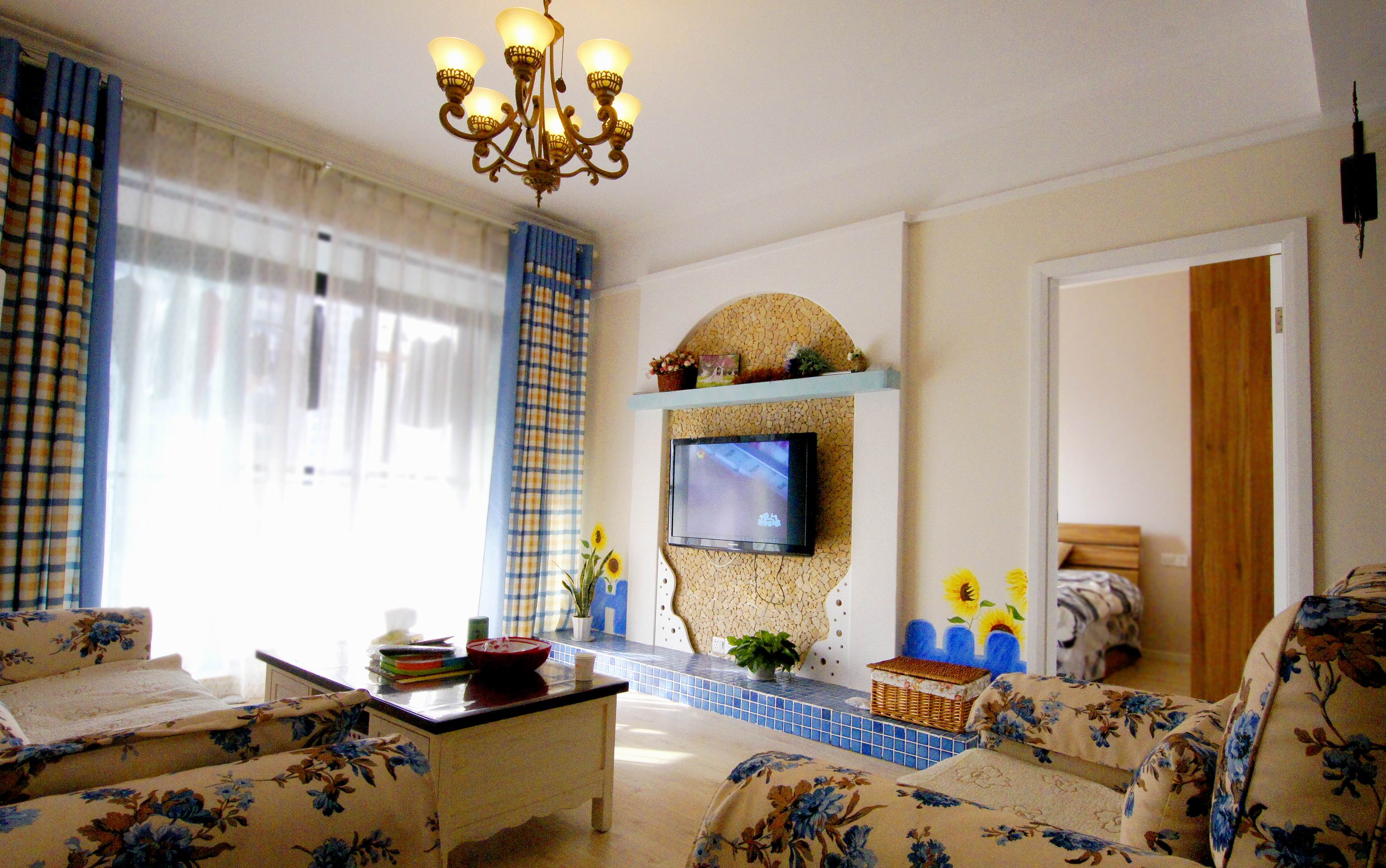 地中海风格二居室客厅电视墙装修效果图