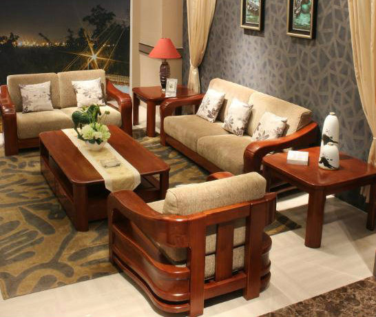 现代小户型客厅实木沙发装修效果图