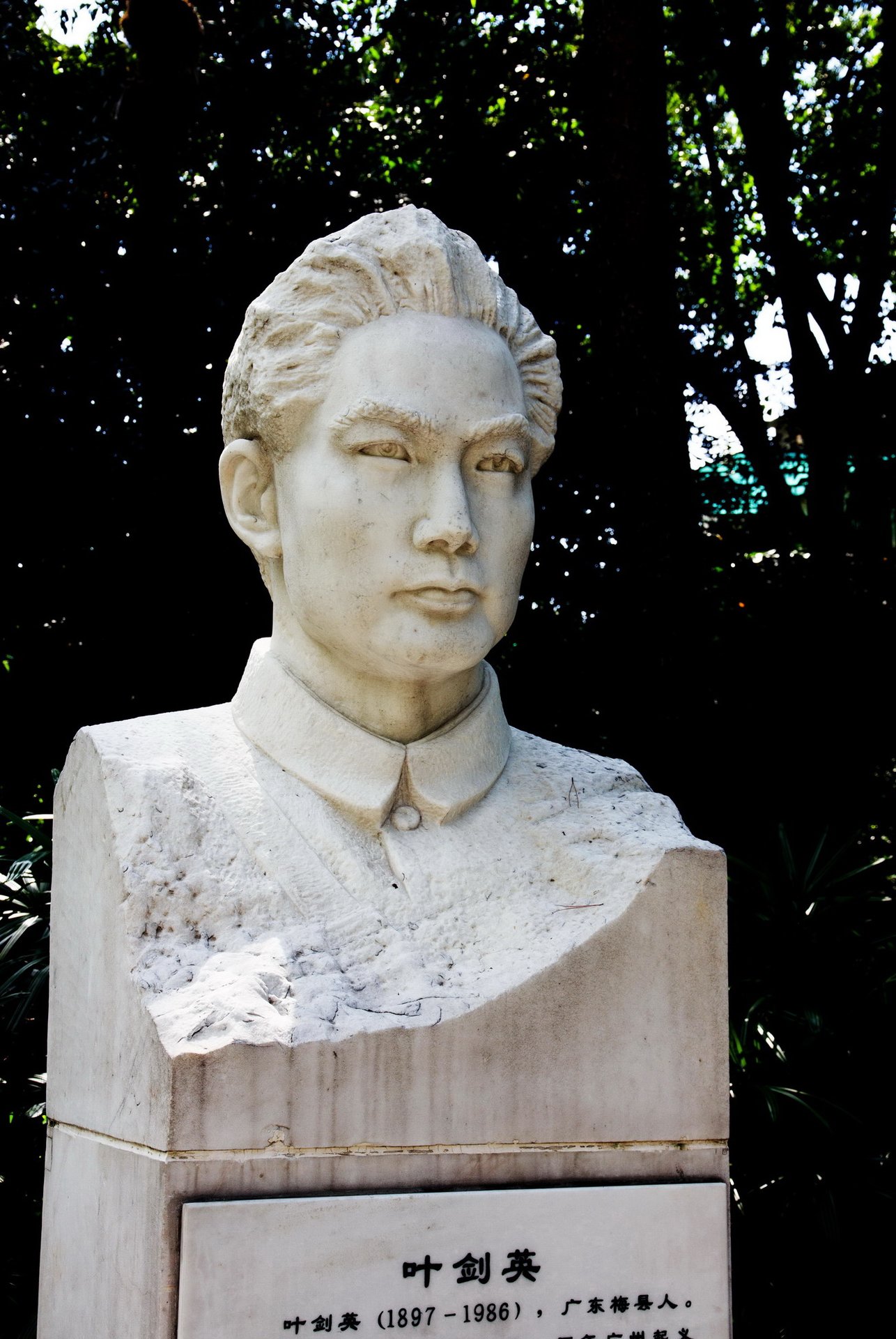 广州起义领导人群像雕塑