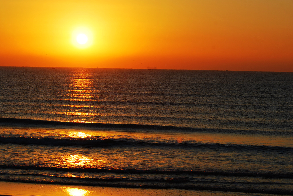 海上日出