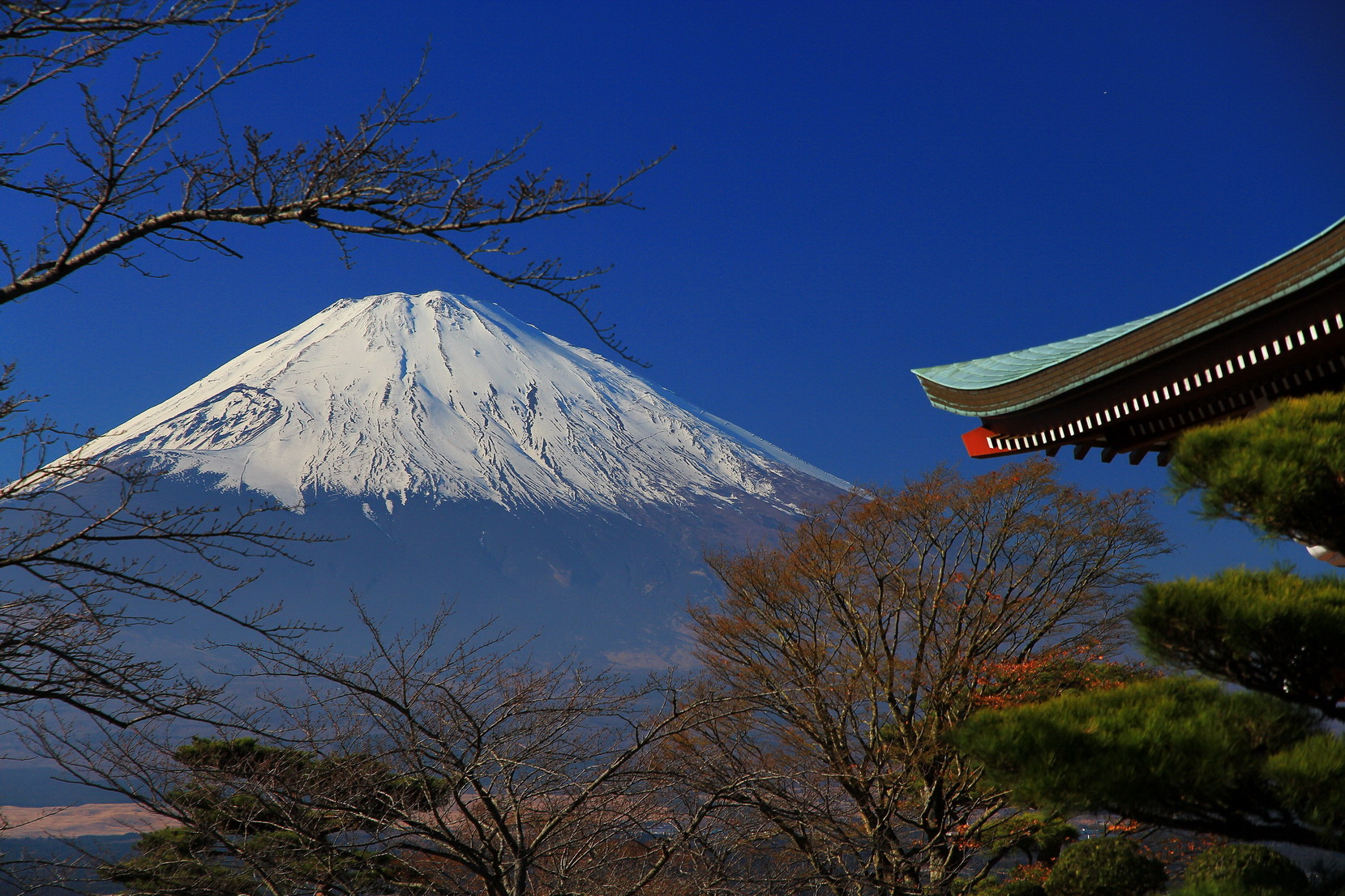 今天新闻说:富士山发现UFO?去年拍摄的富士山一组共赏。
