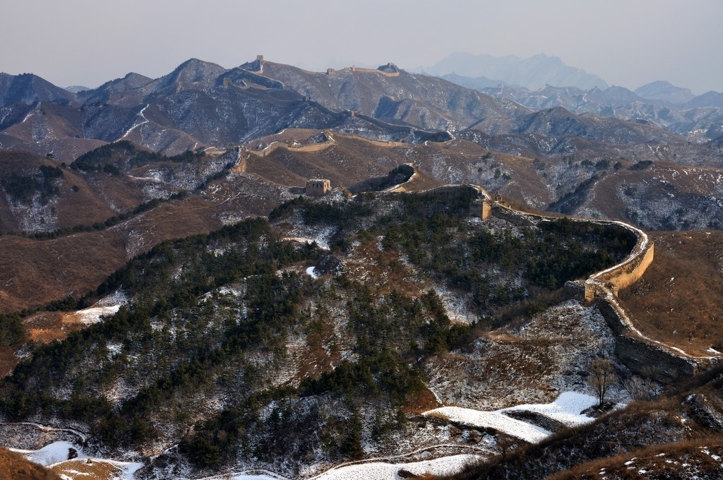 雪后古北口长城剪影图片