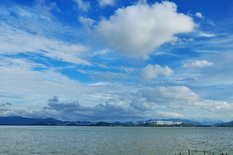 海边的蓝天白云