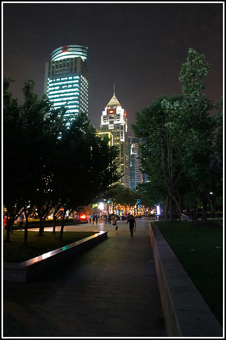 上海城市的夜晚街景