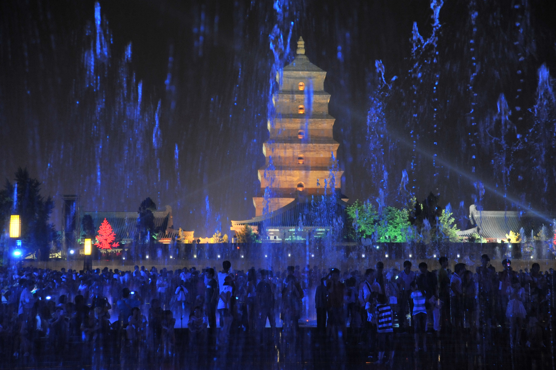 夜幕下的大雁塔音乐喷泉