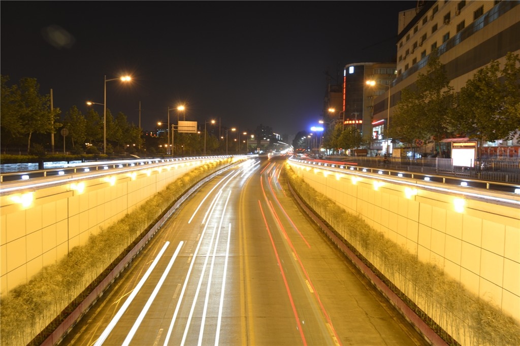 请教高手如何拍汽车尾灯_尼康d3100论坛