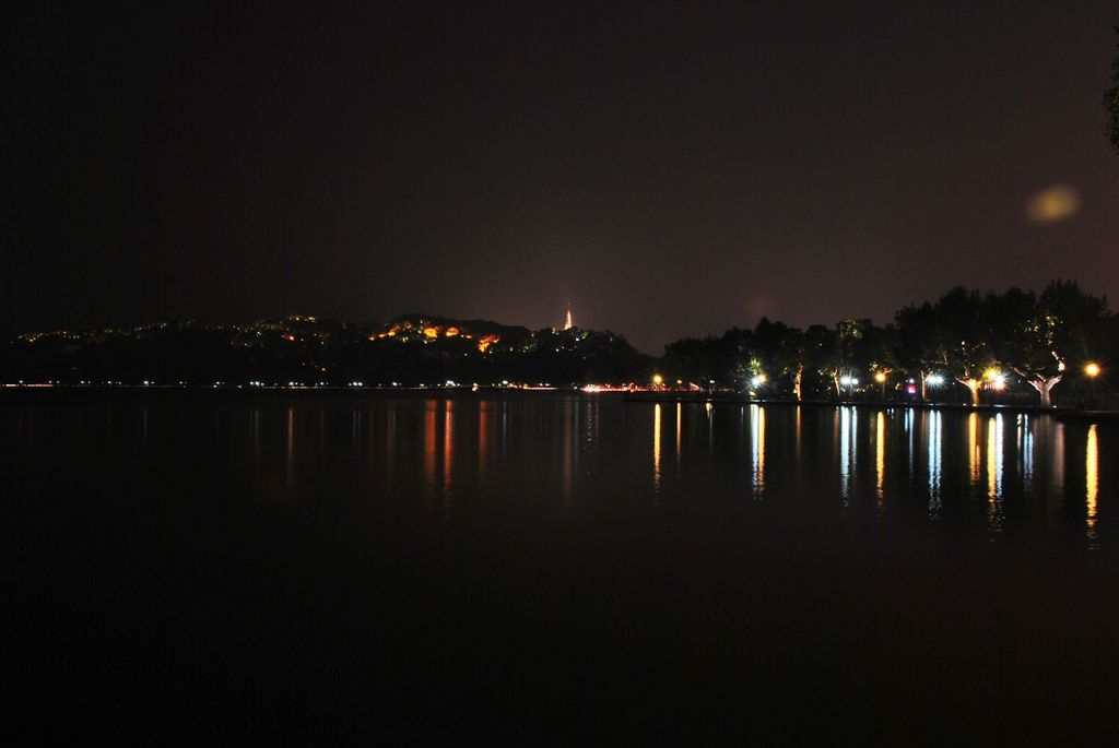 湖边夜景