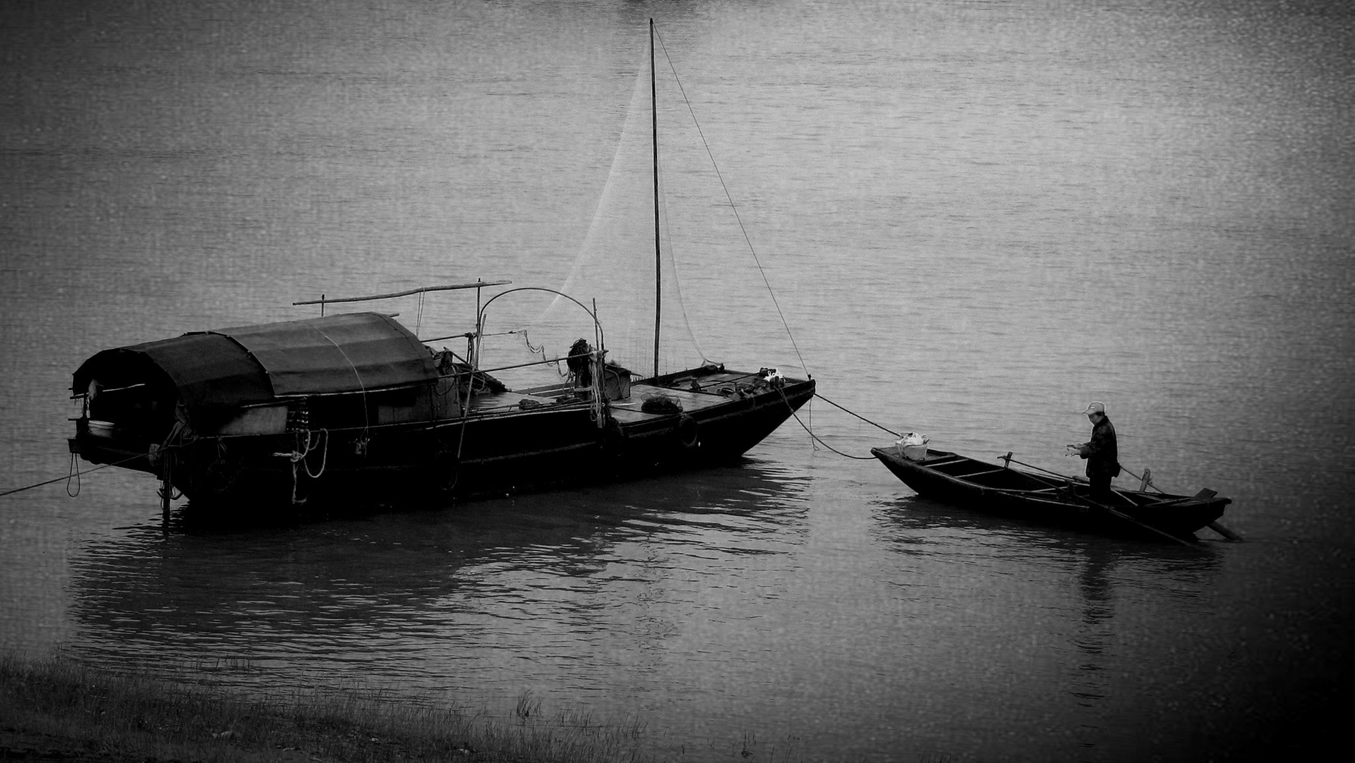江边的渔船