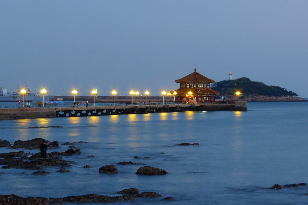 青岛栈桥周边夜景