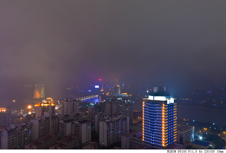 雨夜高楼随拍几p