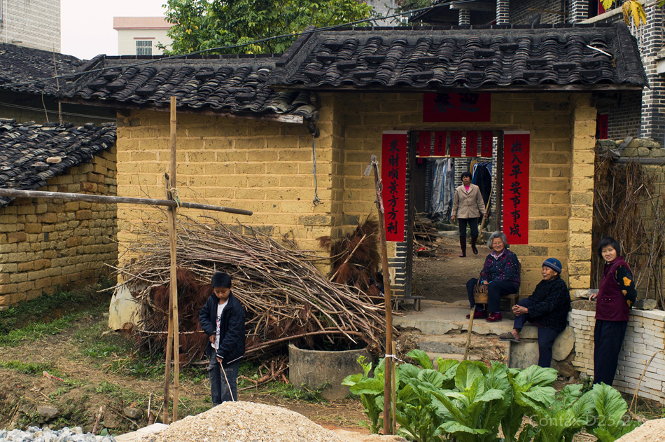 初哥学摄影:粤西山区的泥砖屋