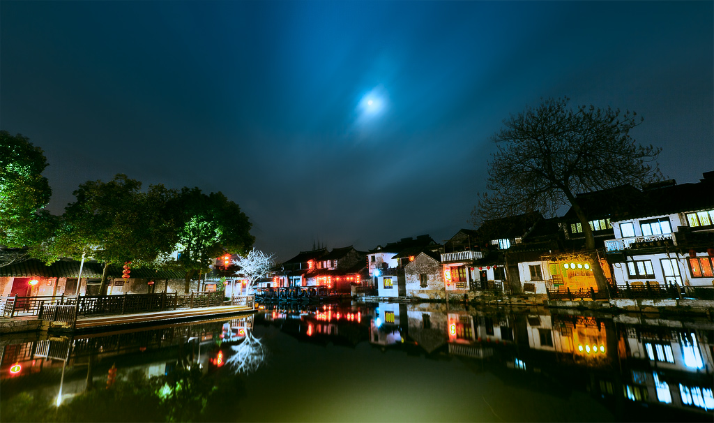    西塘的夜景很漂亮.