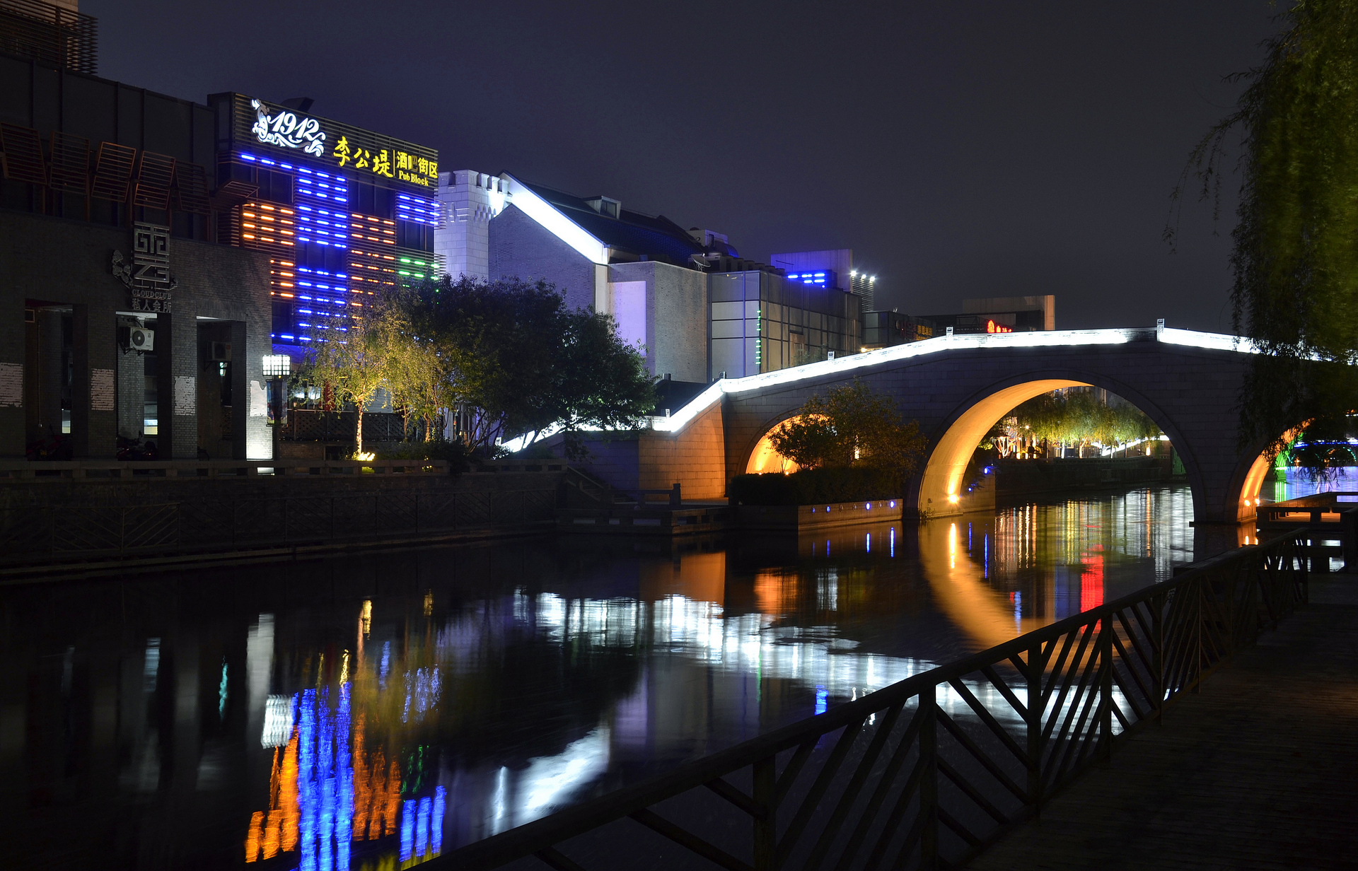 再发一组套头夜景. 苏州李公堤