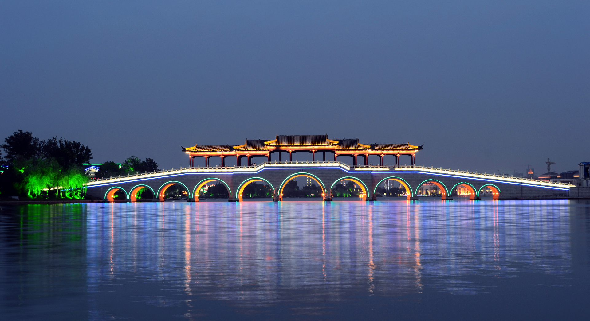 再发一组套头夜景. 苏州李公堤