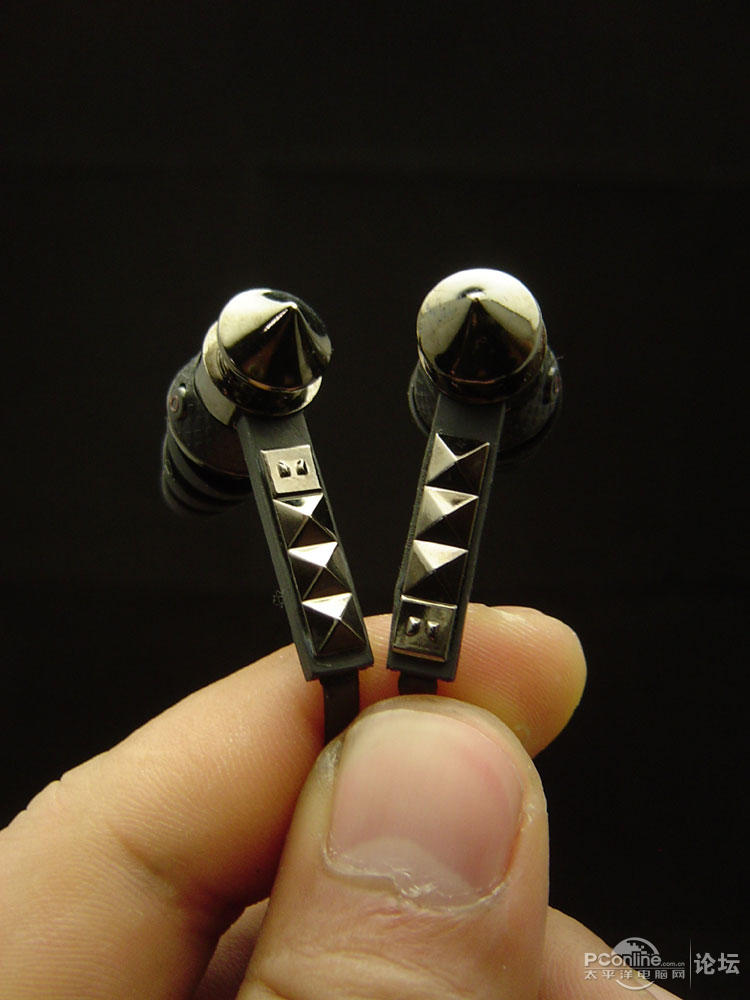 出安卓和苹果系统专用的手机耳机 用维 JBM 低