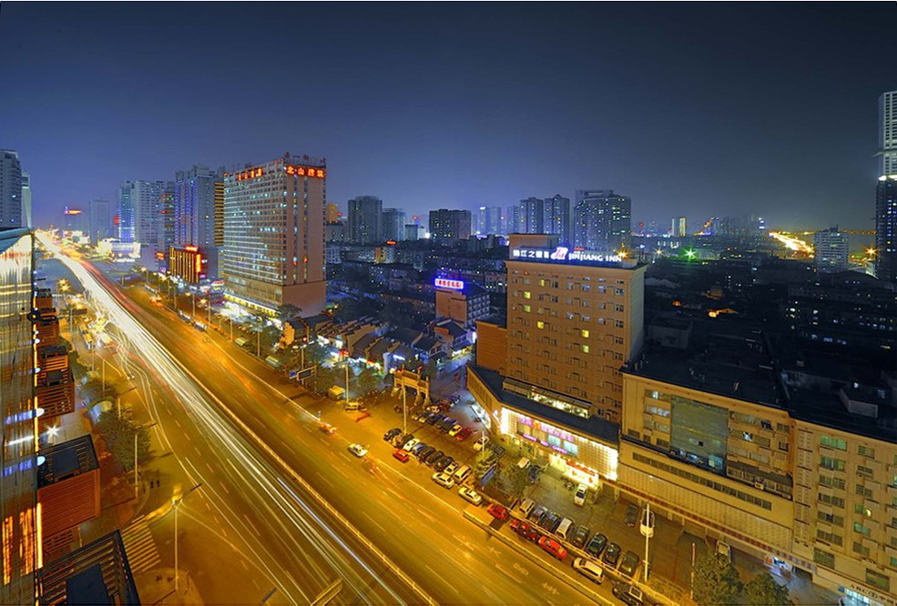 湖南长沙市湘江边城市夜景