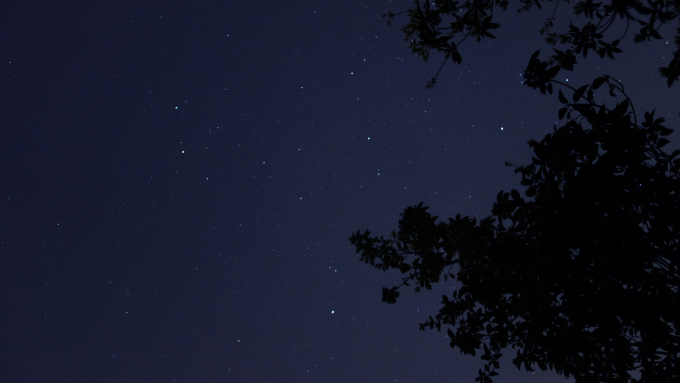 新手试机,晚上去山上拍的夜景,指点一下.