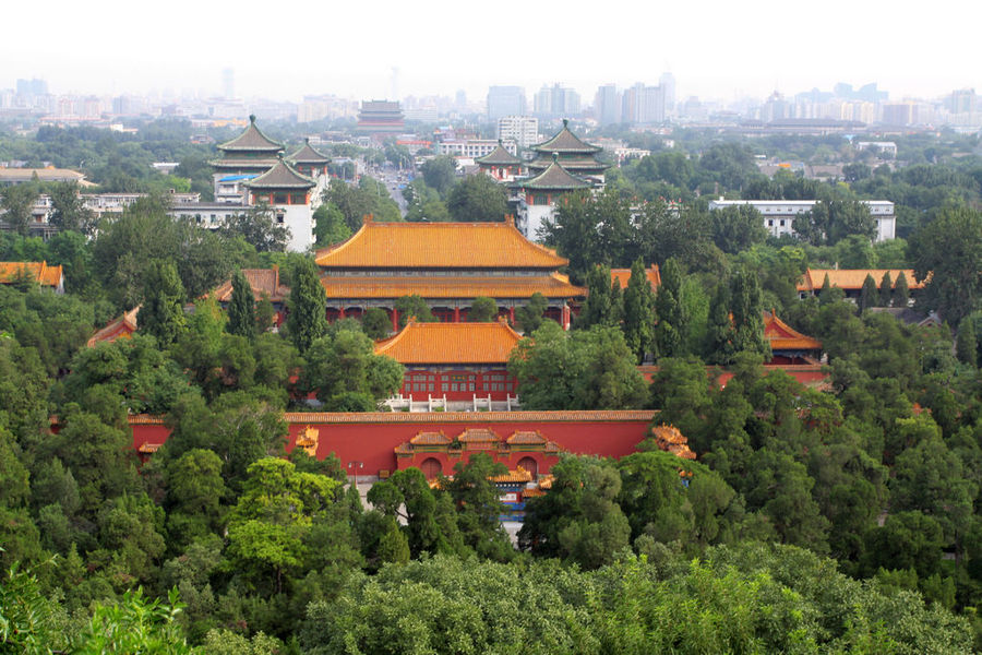 【在北京景山公园的万春亭俯瞰紫禁城摄影图片