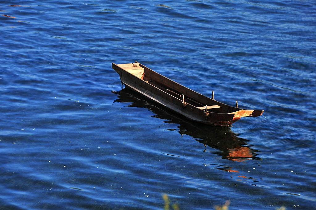 泸沽湖 猪槽船
