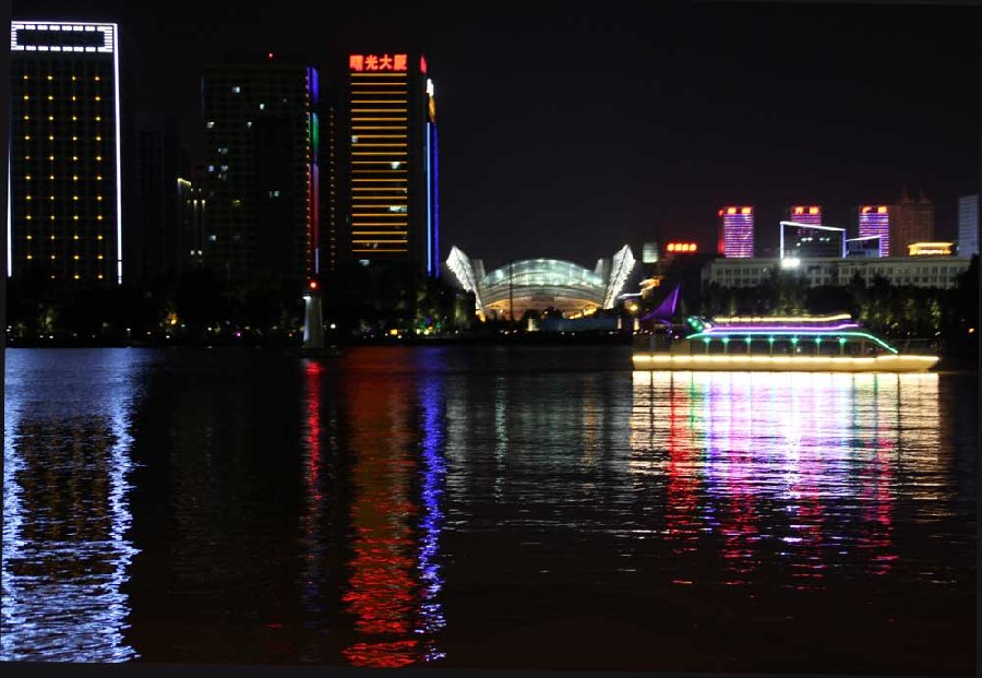 沈阳浑河两岸之夜