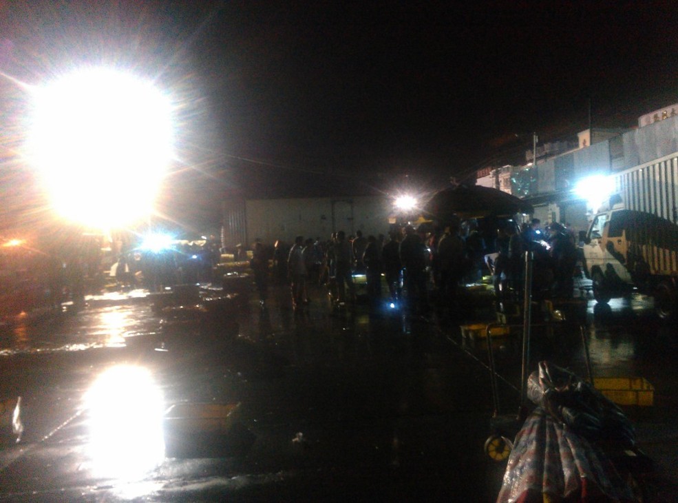 凌晨三点半,北海桥港码头海鲜批发市场见闻_手