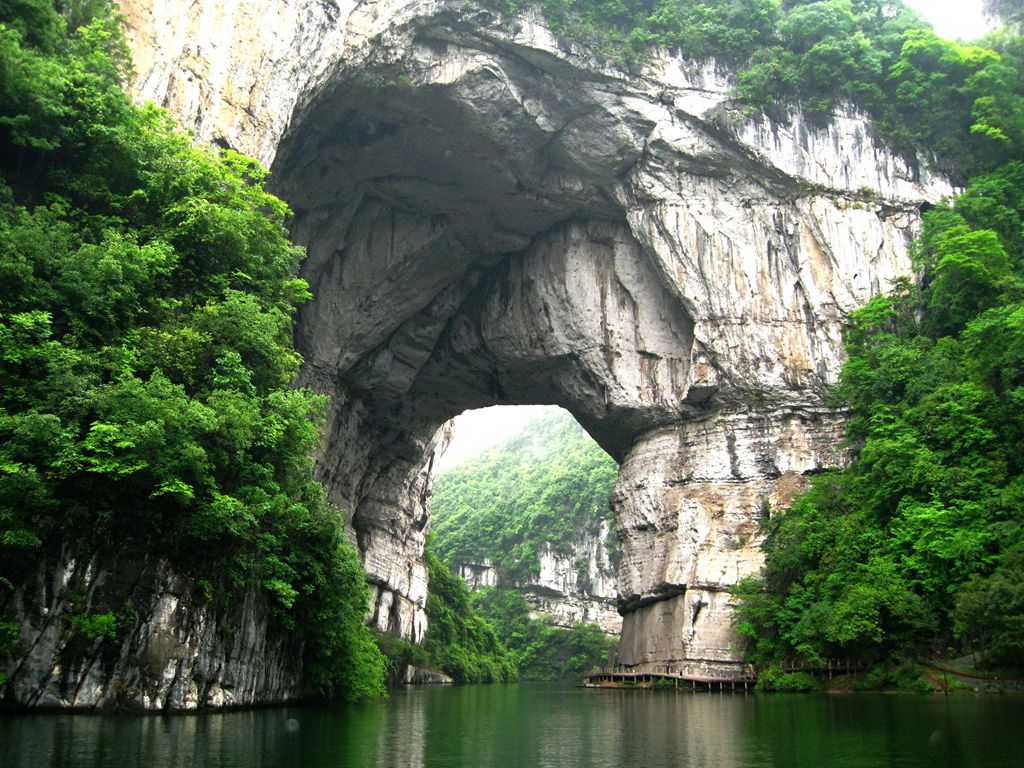 贵州遵义云门囤---天然石门风景