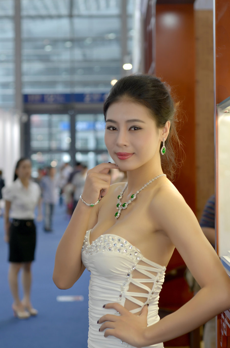 【深圳展中心-美女展上的美女模特们v美女图摸长被珠宝手套图片