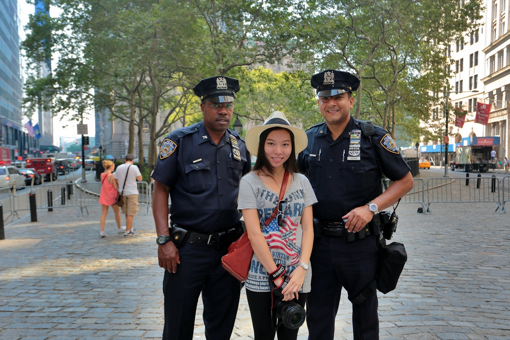 911我在美国纽约现场警察铁马半旗