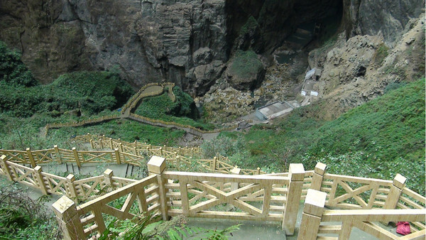 正是春花烂漫日----自助游记之奉节天井峡地缝