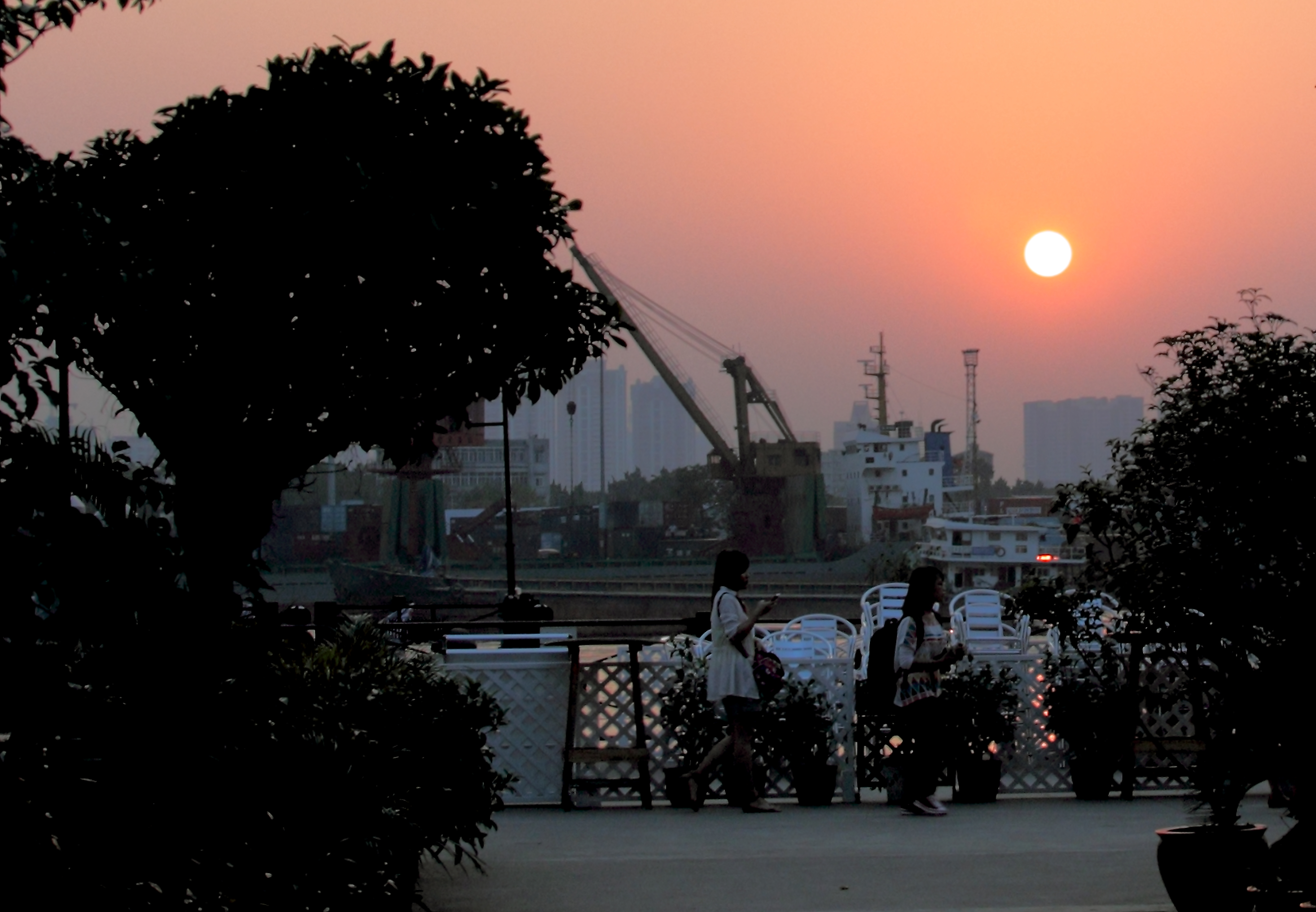 夕阳广州太古仓码头